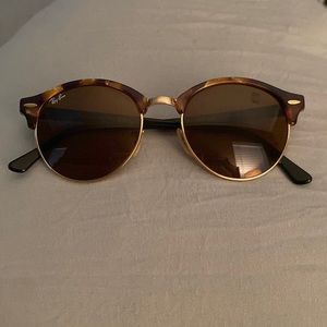 Ray-Ban Clubround Classic Tortoise Sunglasses